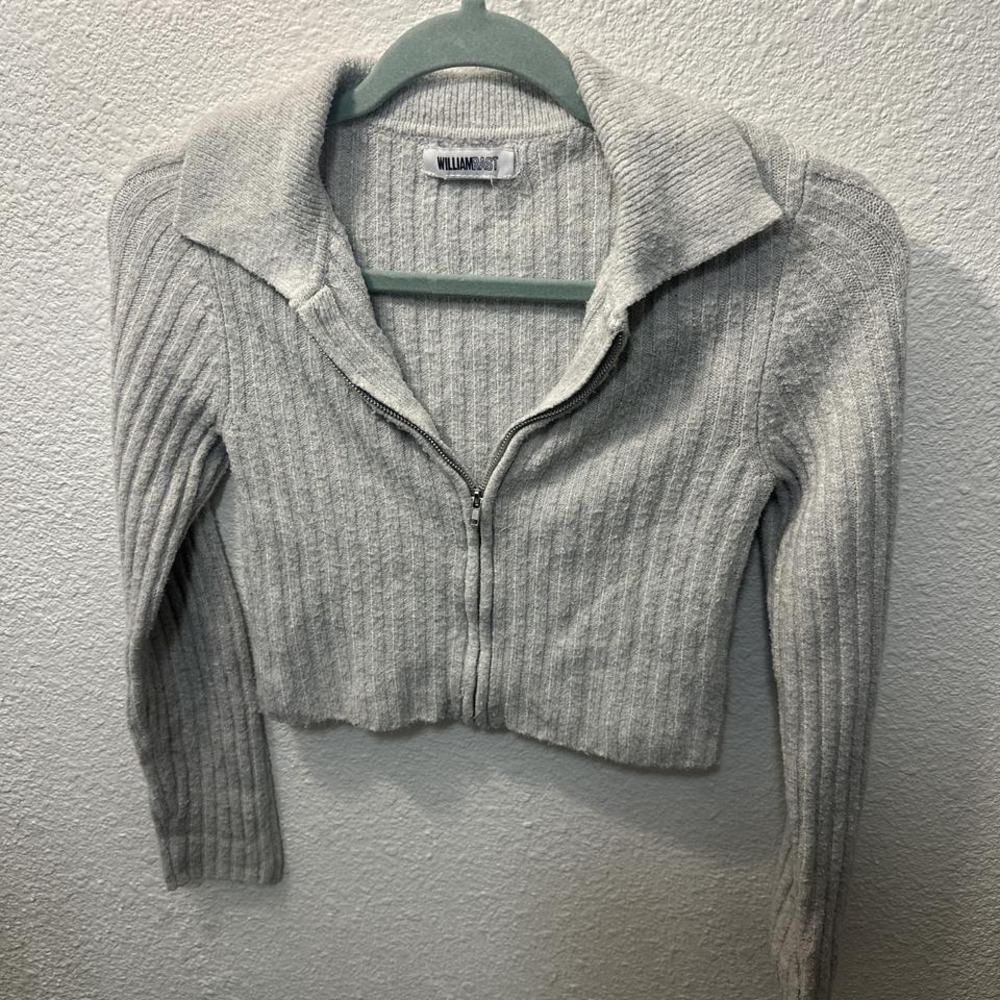 Light grey‎ sweater with zipper
